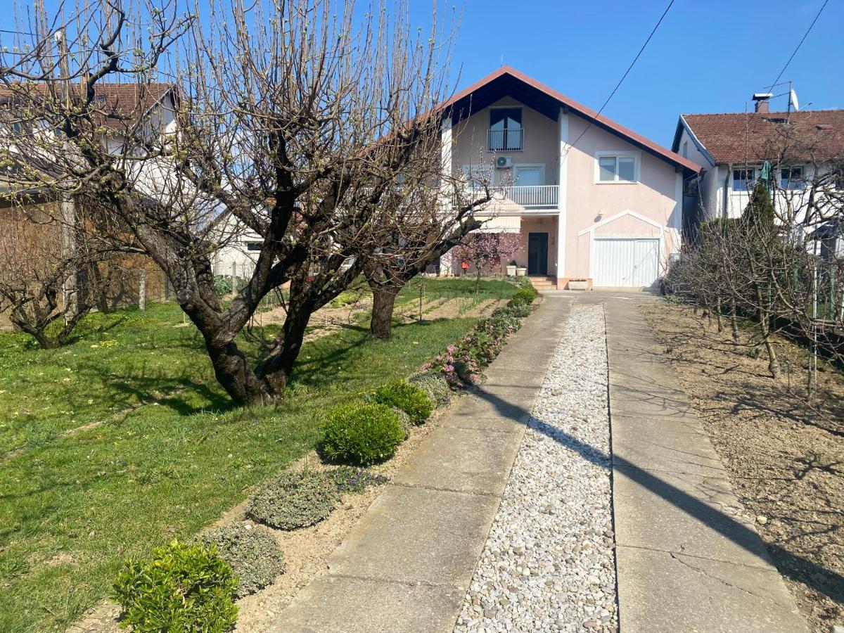 Apartman Kaja Zagabria Esterno foto